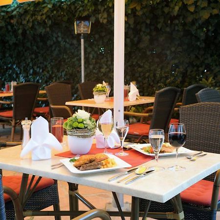 פרידריכסדורף Hotel & Restaurant Hugenottengarten מראה חיצוני תמונה