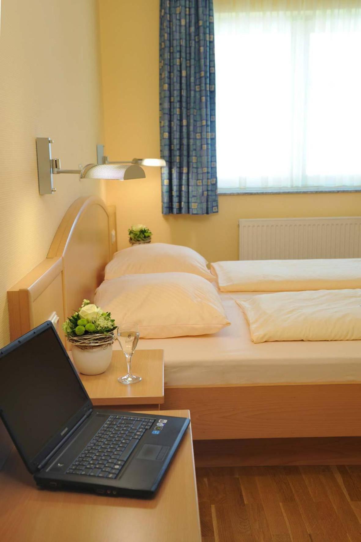 פרידריכסדורף Hotel & Restaurant Hugenottengarten מראה חיצוני תמונה