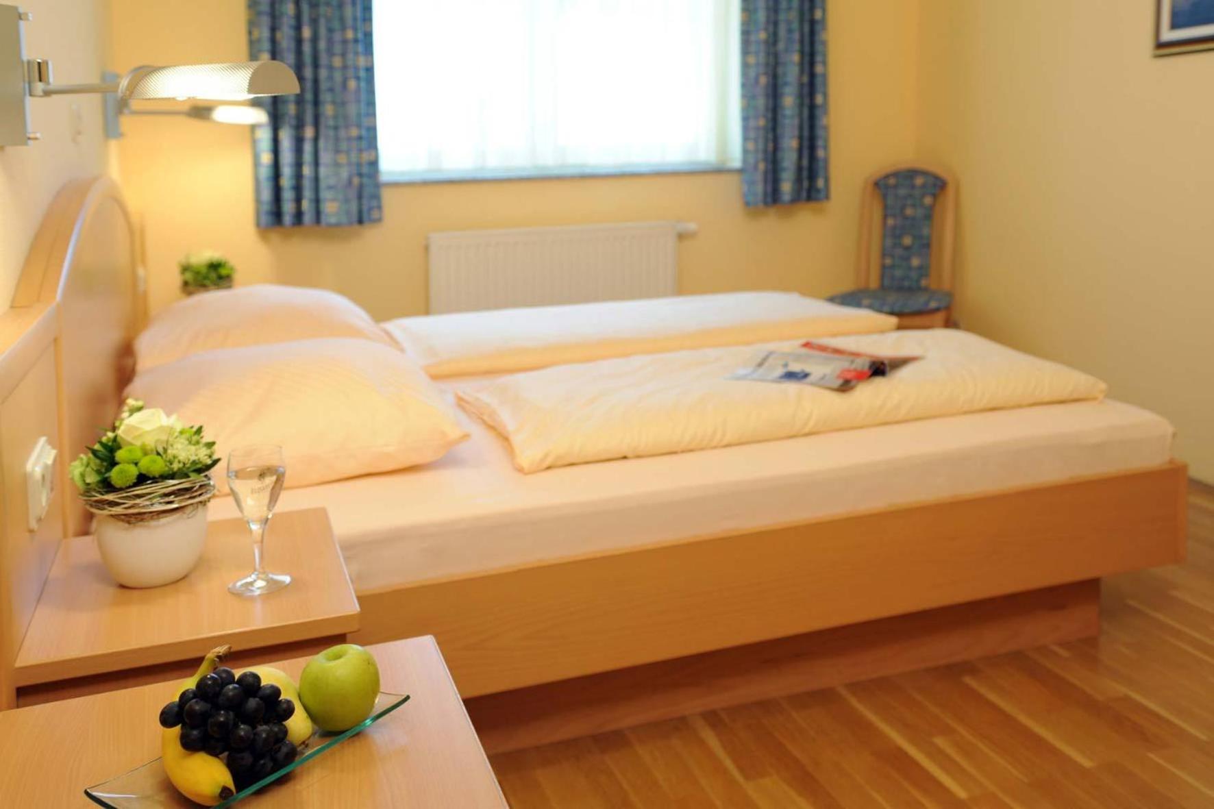 פרידריכסדורף Hotel & Restaurant Hugenottengarten מראה חיצוני תמונה