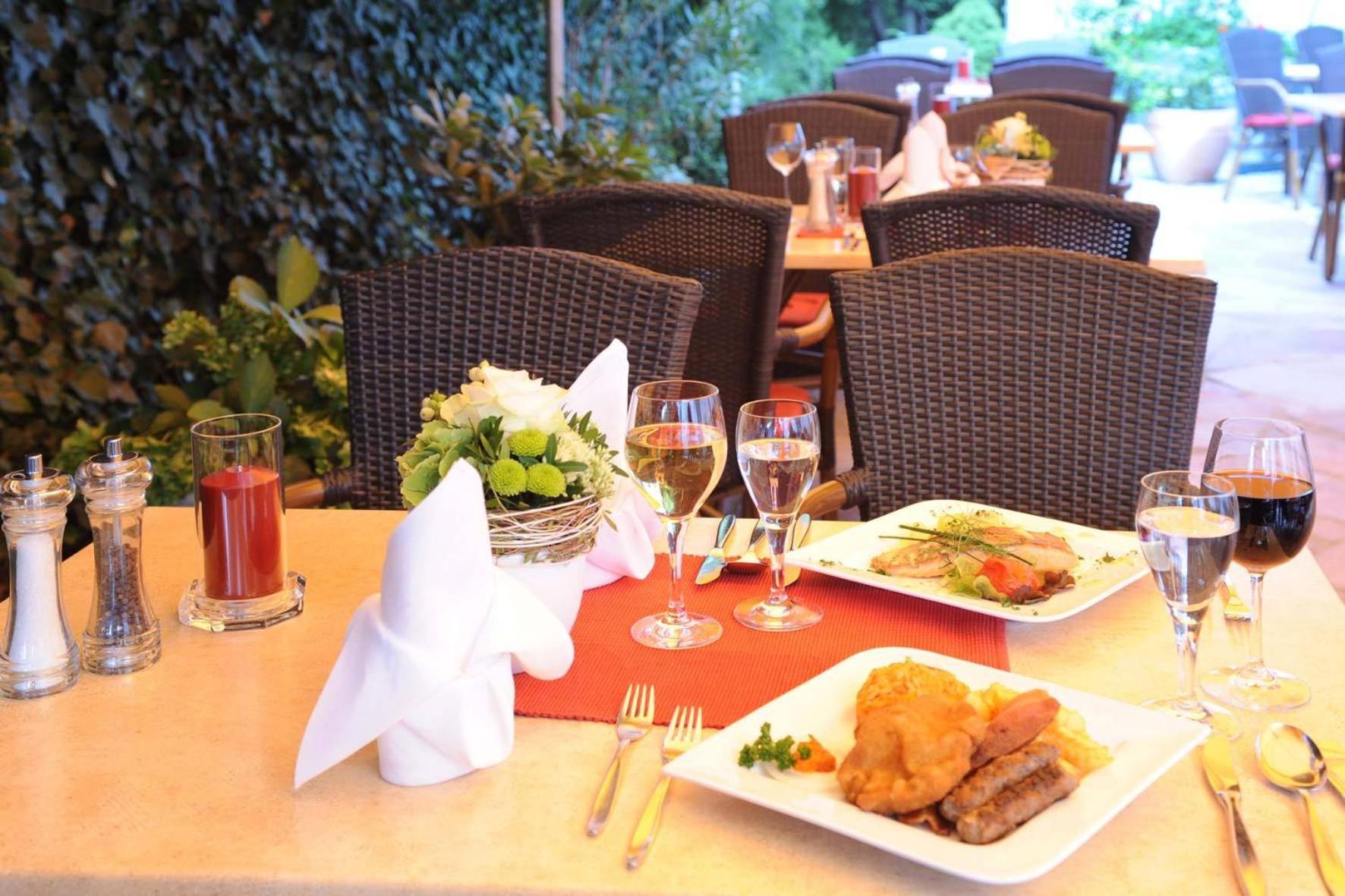 פרידריכסדורף Hotel & Restaurant Hugenottengarten מראה חיצוני תמונה