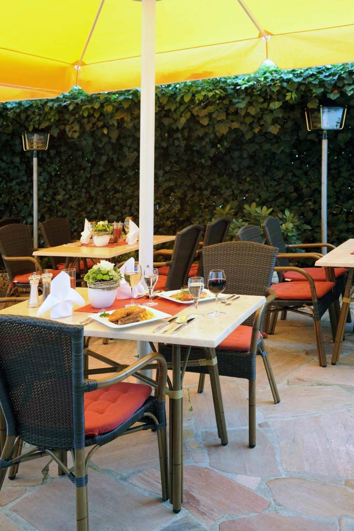 פרידריכסדורף Hotel & Restaurant Hugenottengarten מראה חיצוני תמונה